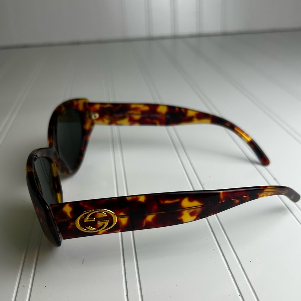 Gucci Women’s Leopard Tortoise Double G Wrap Sunglasses - Picture 9 of 15